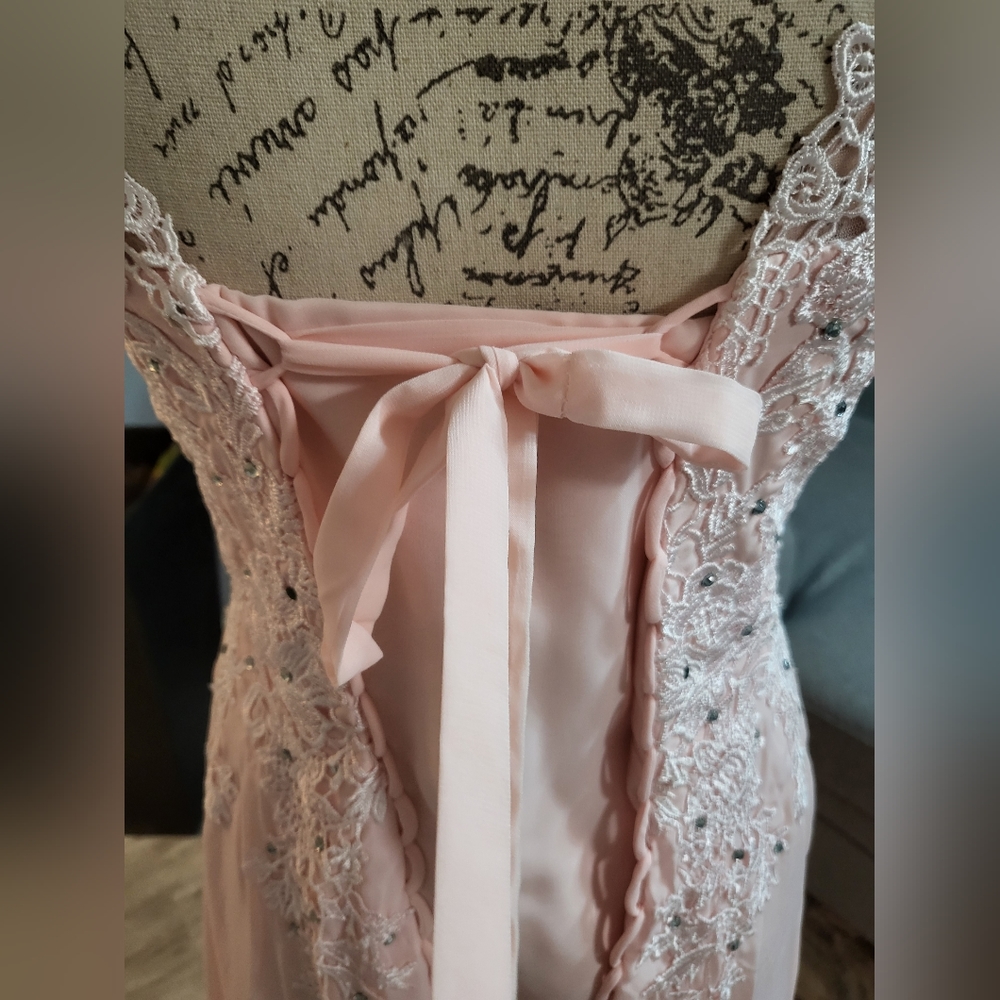 Modest lace bridesmaid dress - Picture 11 of 14